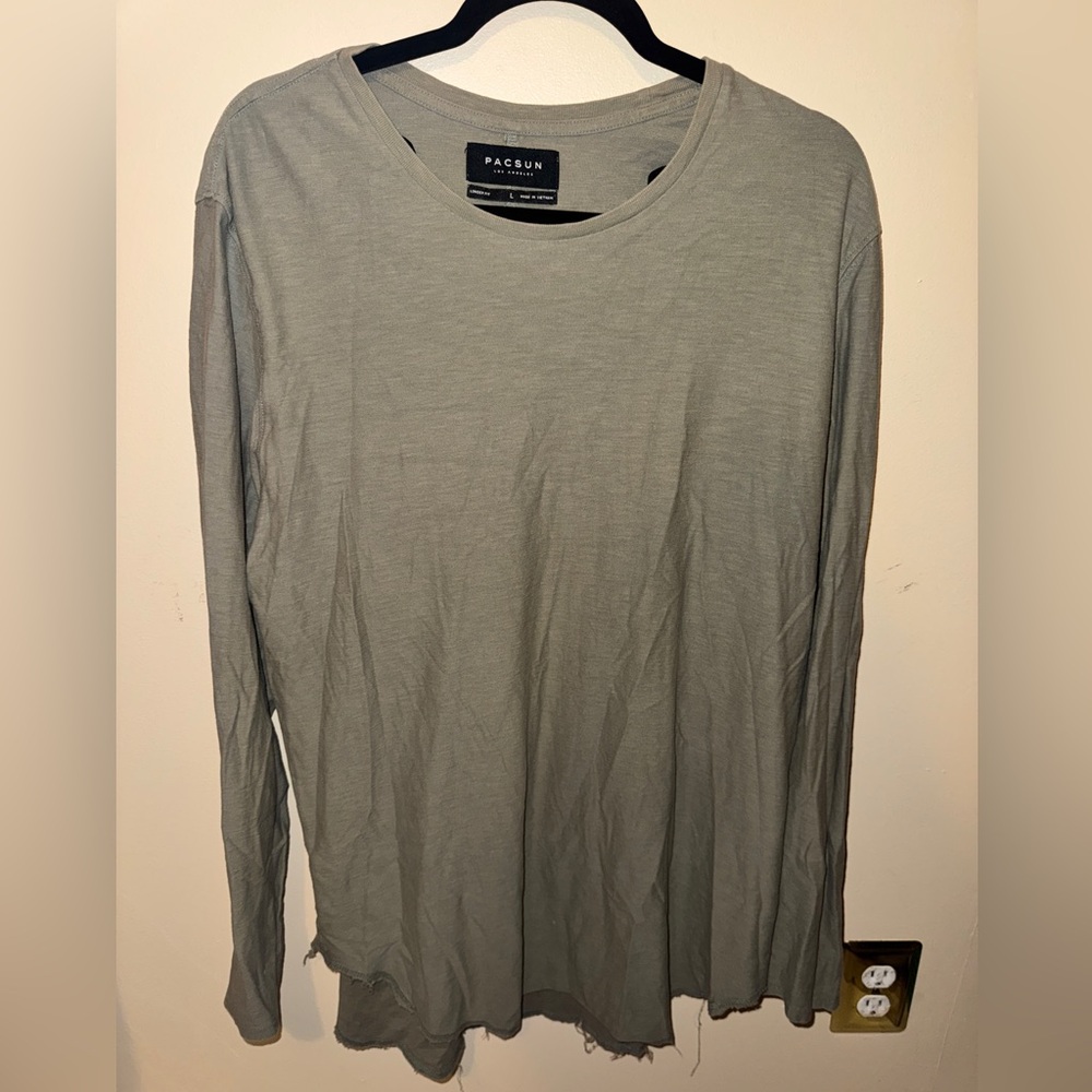 PacSun Men's hem Long Sleeve Tee longer fit